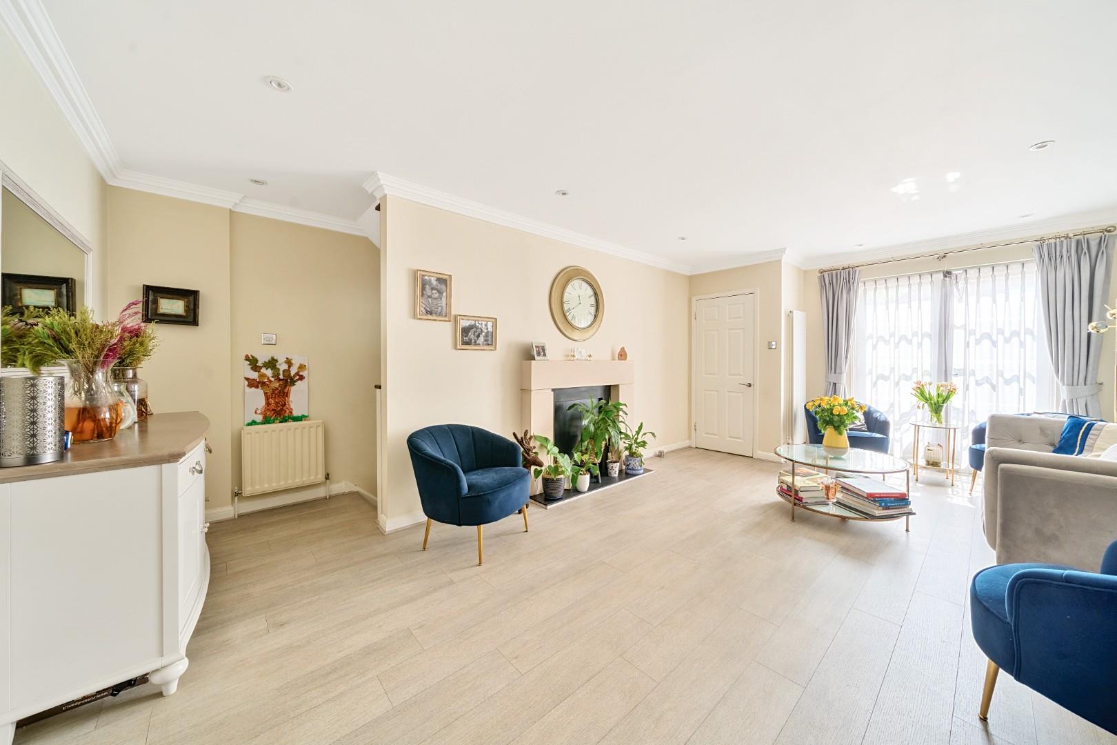Goodwyn Avenue, Mill Hill